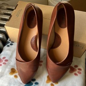 Janella light brown flats, by boc.